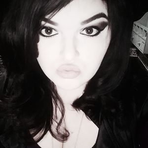 Meet your Posher, Hali